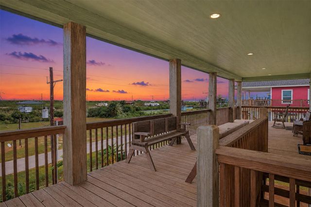 1111 Mabry Street, Gilchrist, TX 77617