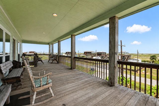 1111 Mabry Street, Gilchrist, TX 77617