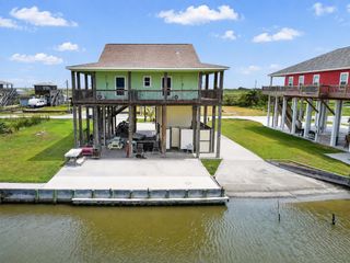 1111 Mabry Street, Gilchrist, TX 77617