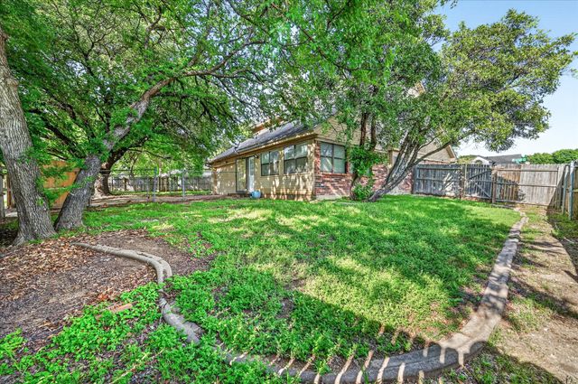 819 Tifton Court, Lancaster, TX 75146