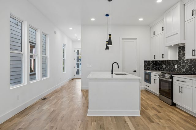 3224B Curtis St, Nashville, TN 37218