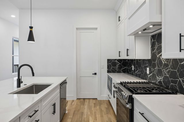 3224B Curtis St, Nashville, TN 37218