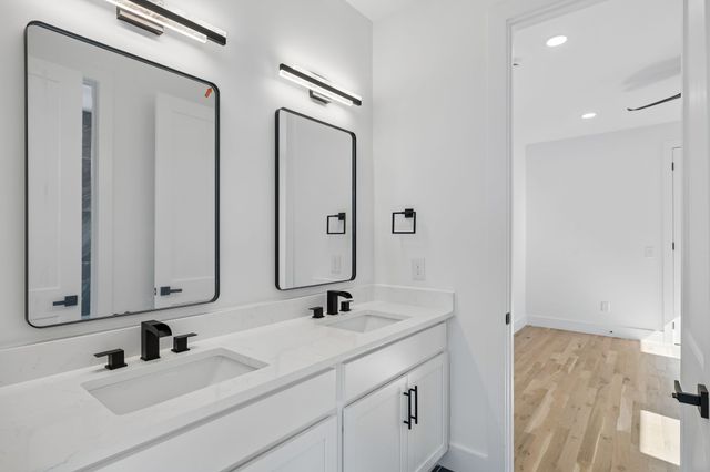 3224B Curtis St, Nashville, TN 37218