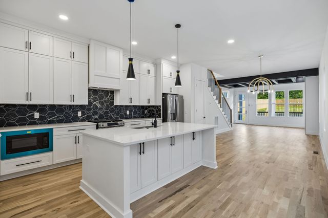 3224B Curtis St, Nashville, TN 37218