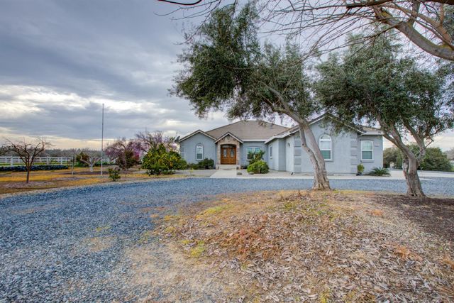 18413 Sycamore Ave, Patterson, CA 95363