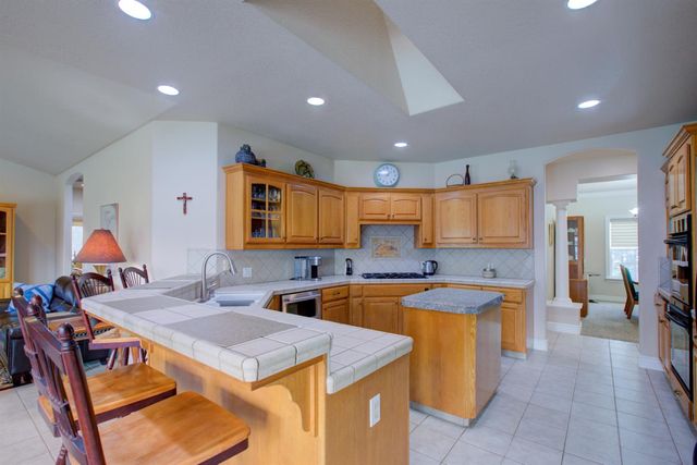 18413 Sycamore Ave, Patterson, CA 95363