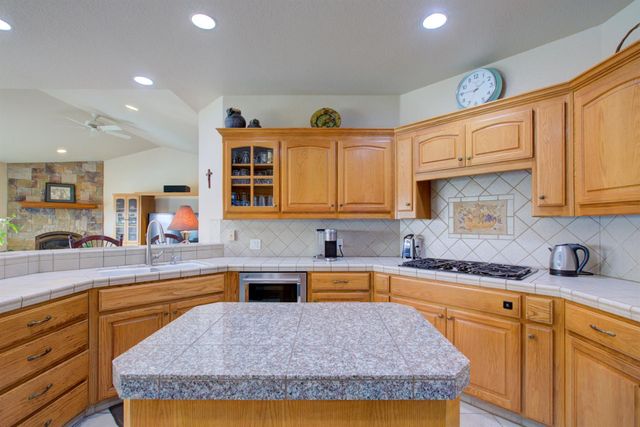 18413 Sycamore Ave, Patterson, CA 95363