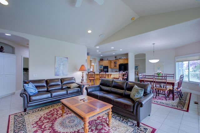 18413 Sycamore Ave, Patterson, CA 95363