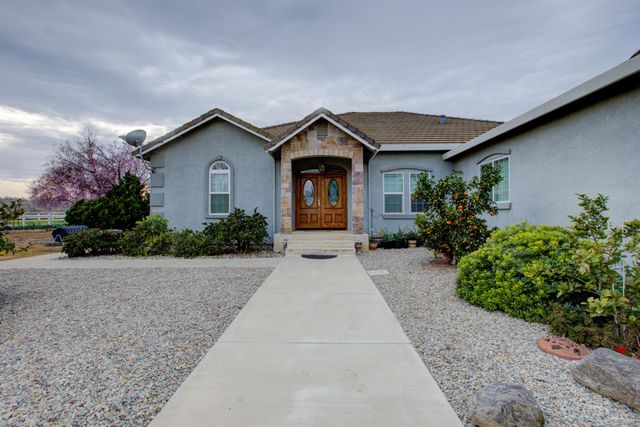 18413 Sycamore Ave, Patterson, CA 95363