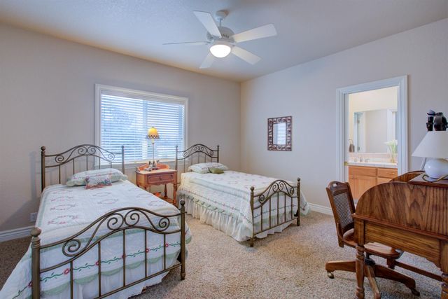 18413 Sycamore Ave, Patterson, CA 95363