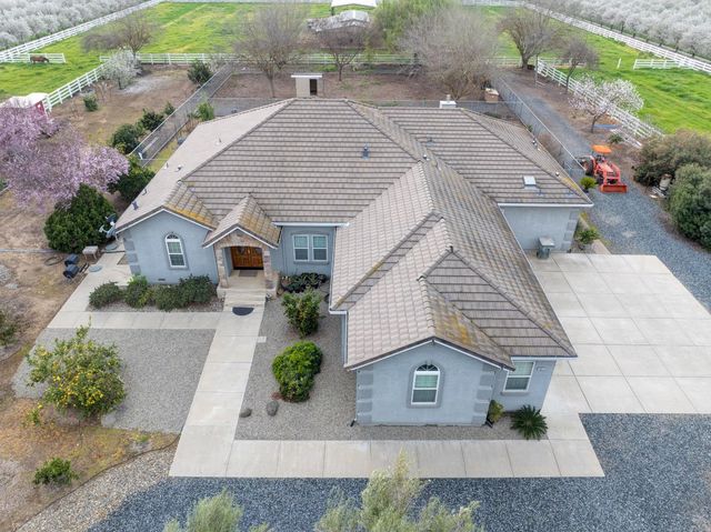 18413 Sycamore Ave, Patterson, CA 95363