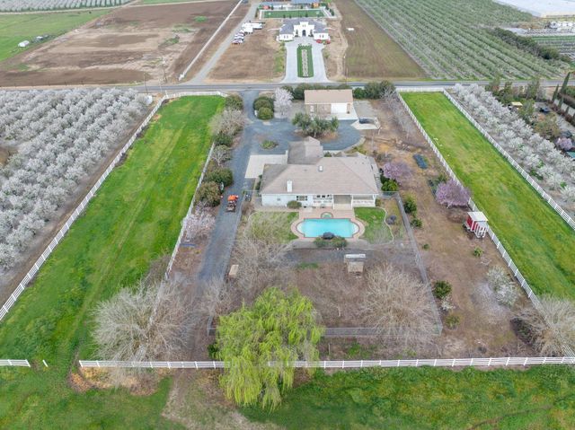 18413 Sycamore Ave, Patterson, CA 95363