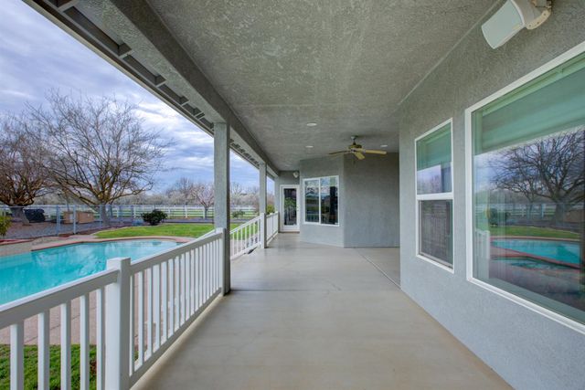 18413 Sycamore Ave, Patterson, CA 95363