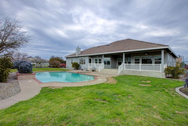 18413 Sycamore Ave, Patterson, CA 95363