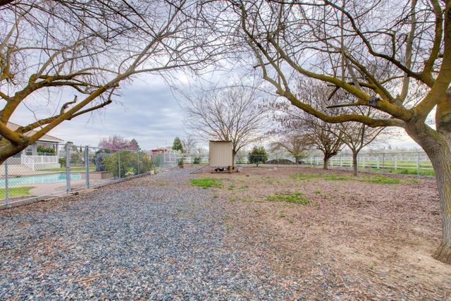 18413 Sycamore Ave, Patterson, CA 95363