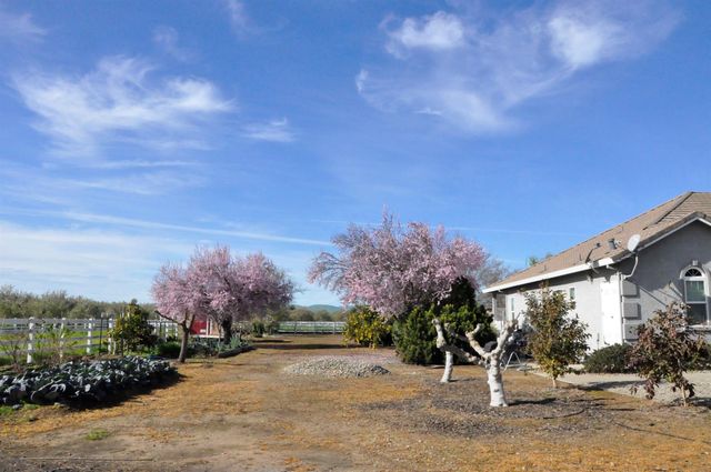 18413 Sycamore Ave, Patterson, CA 95363