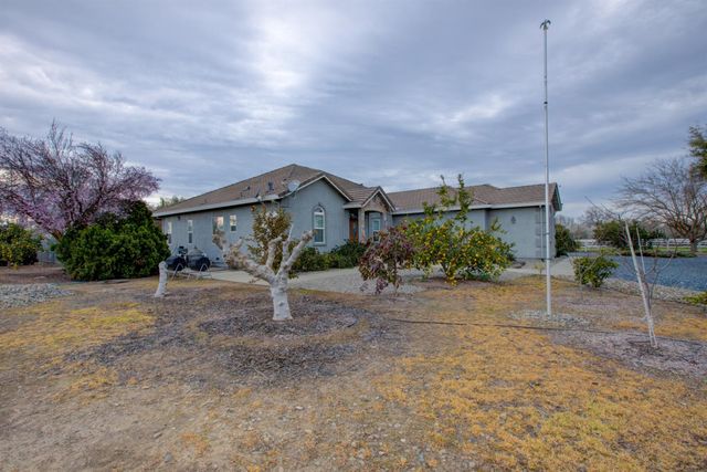 18413 Sycamore Ave, Patterson, CA 95363