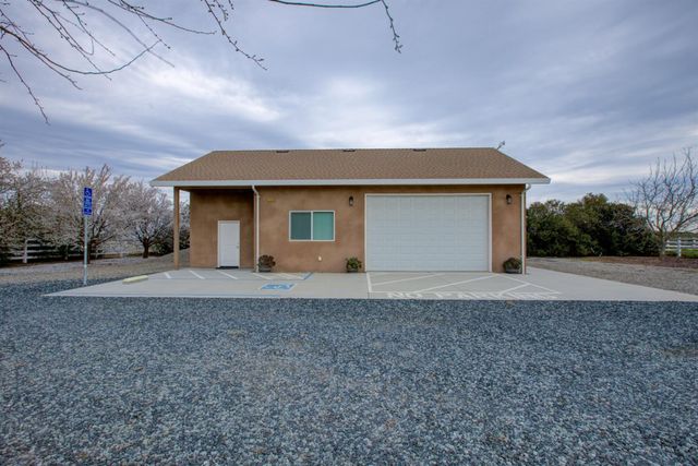 18413 Sycamore Ave, Patterson, CA 95363