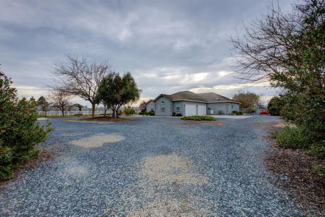 18413 Sycamore Ave, Patterson, CA 95363