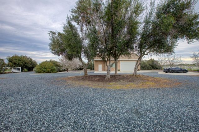 18413 Sycamore Ave, Patterson, CA 95363