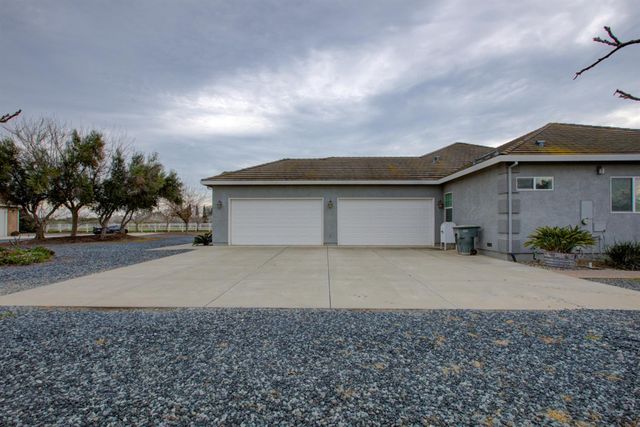 18413 Sycamore Ave, Patterson, CA 95363