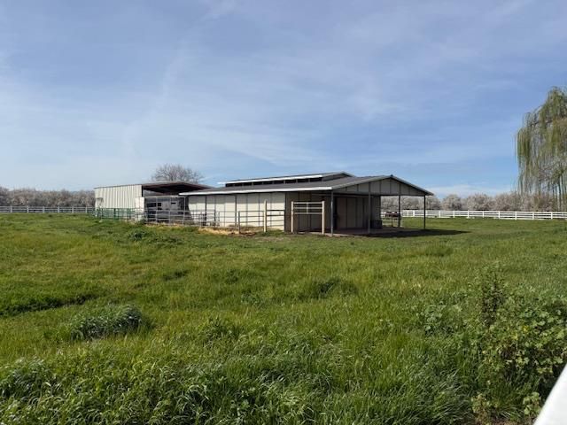 18413 Sycamore Ave, Patterson, CA 95363