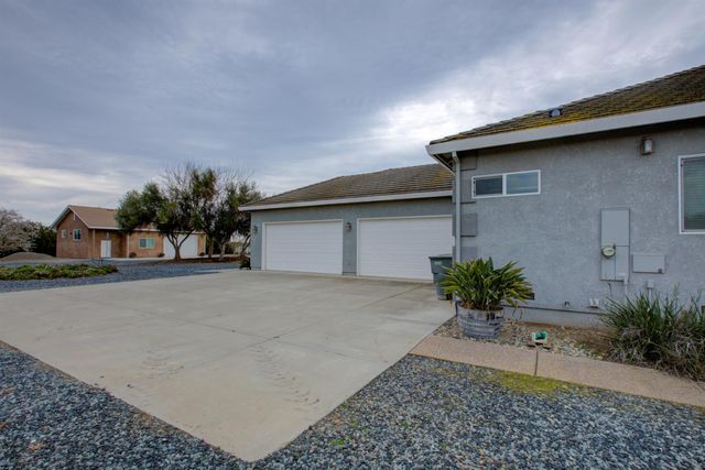 18413 Sycamore Ave, Patterson, CA 95363