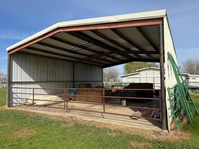 18413 Sycamore Ave, Patterson, CA 95363