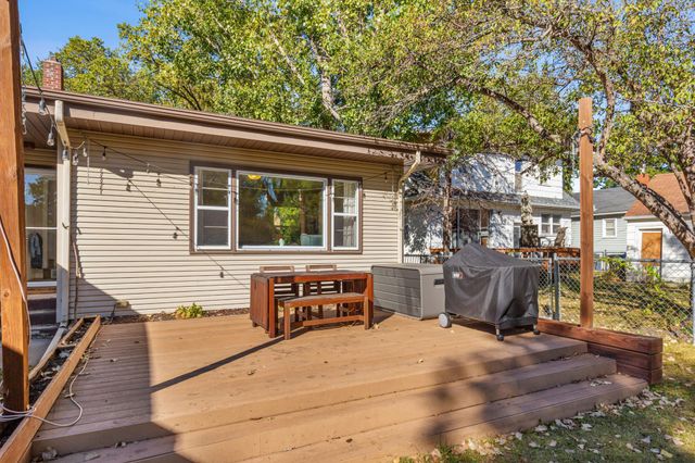 1522 10th Avenue S, Fargo, ND 58103
