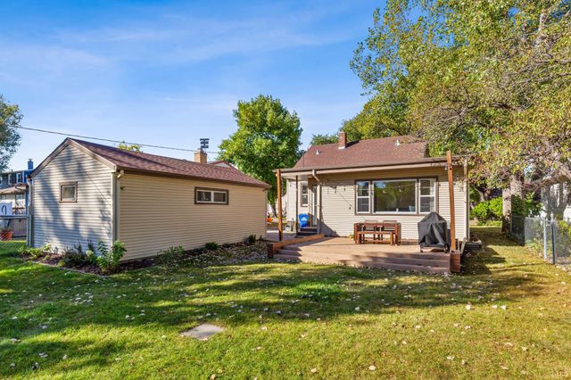 1522 10th Avenue S, Fargo, ND 58103