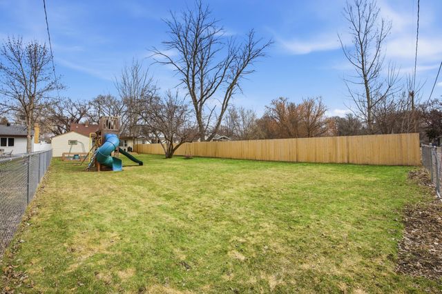 1522 10th Avenue S, Fargo, ND 58103