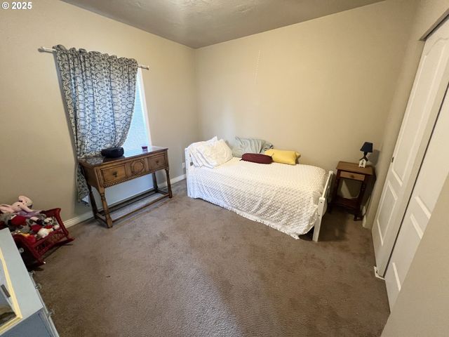 1809 26TH St 12, La Grande, OR 97850
