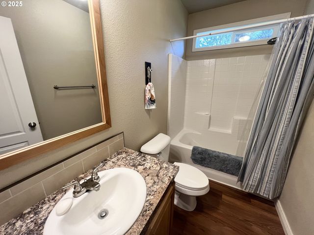 1809 26TH St 12, La Grande, OR 97850
