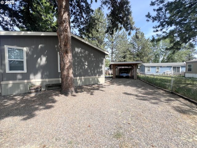 1809 26TH St 12, La Grande, OR 97850