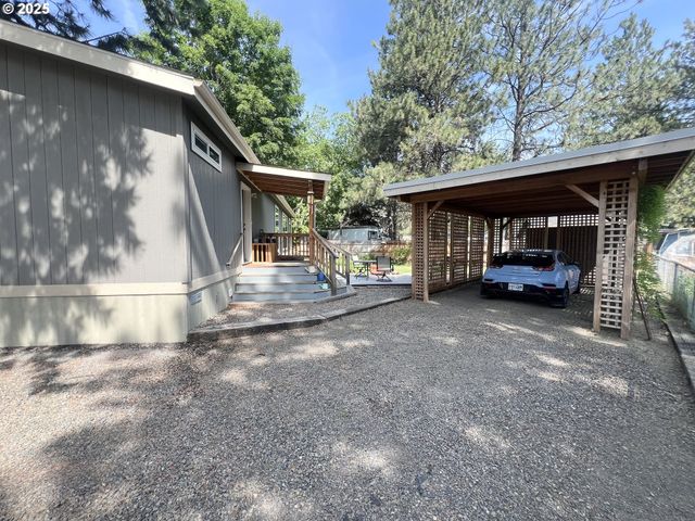 1809 26TH St 12, La Grande, OR 97850