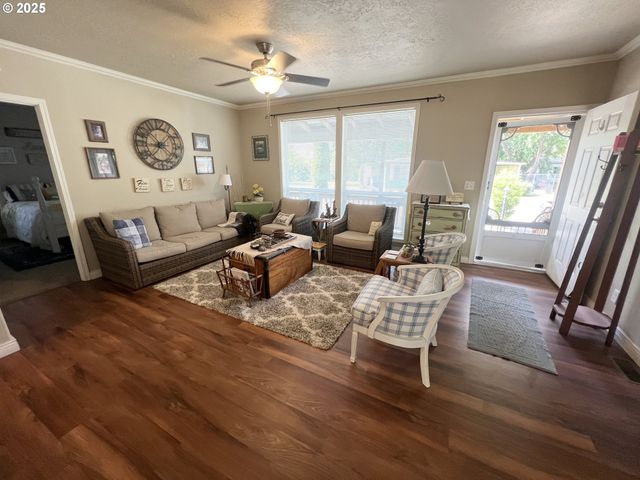 1809 26TH St 12, La Grande, OR 97850
