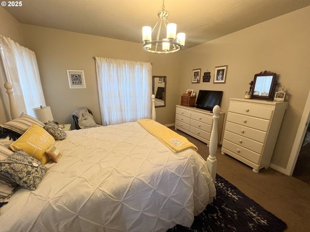 1809 26TH St 12, La Grande, OR 97850