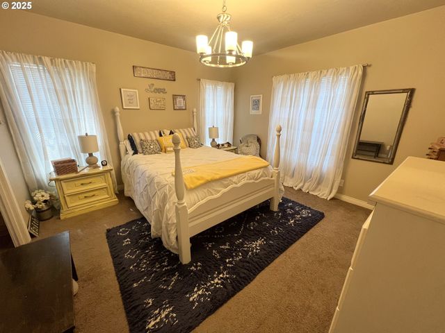 1809 26TH St 12, La Grande, OR 97850