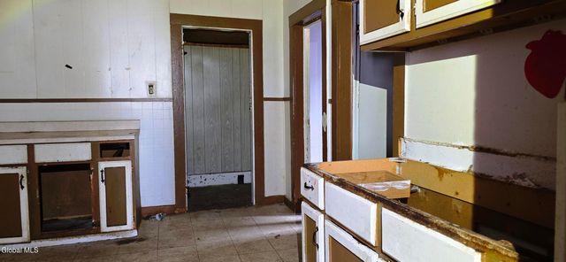 21 Garden Street, Amsterdam, NY 12010