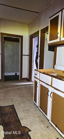 21 Garden Street, Amsterdam, NY 12010