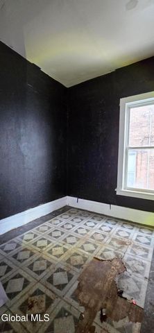 21 Garden Street, Amsterdam, NY 12010