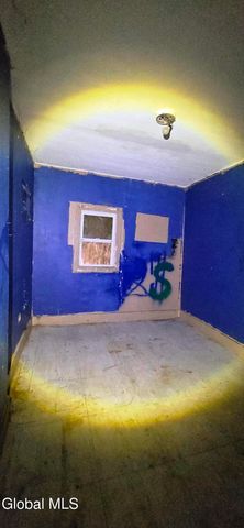 21 Garden Street, Amsterdam, NY 12010