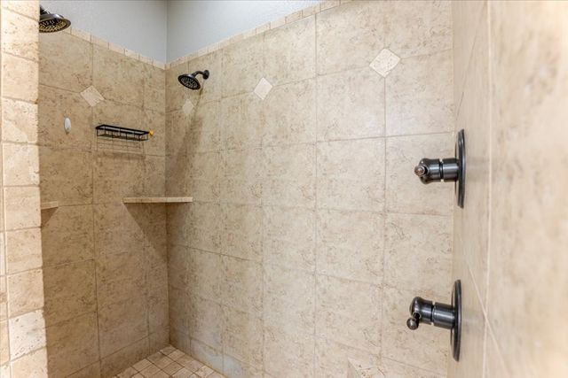 112 Camelot Street, Glen Rose, TX 76043