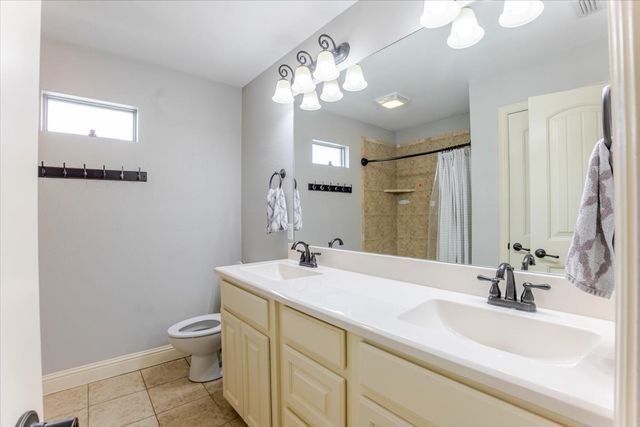 112 Camelot Street, Glen Rose, TX 76043