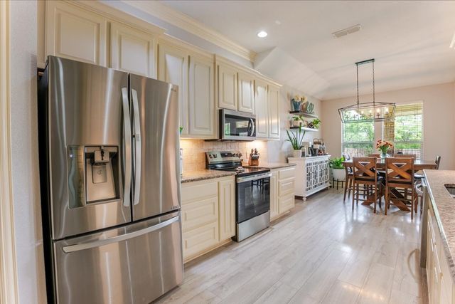 112 Camelot Street, Glen Rose, TX 76043