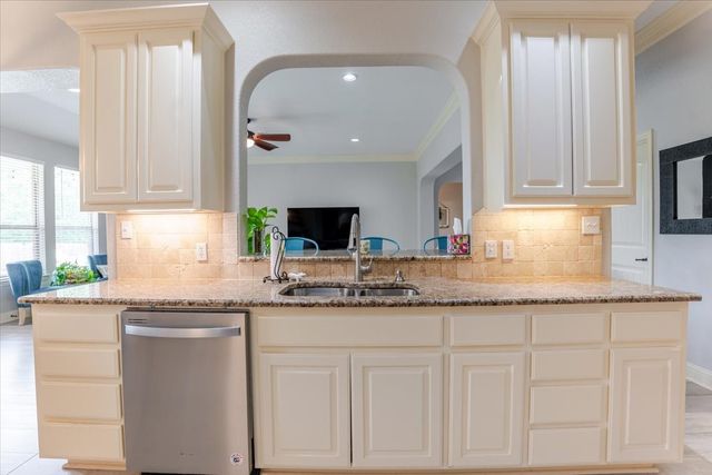 112 Camelot Street, Glen Rose, TX 76043