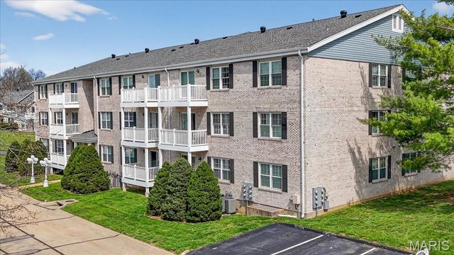 1122 Sunbolt Drive K, St Louis, MO 63129