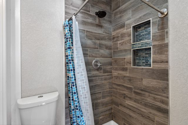 208 8th Street, West Des Moines, IA 50265
