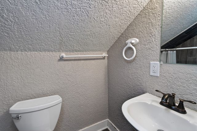 208 8th Street, West Des Moines, IA 50265