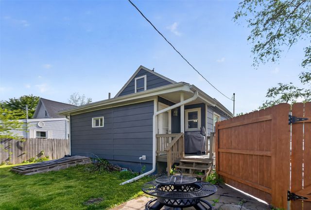 208 8th Street, West Des Moines, IA 50265